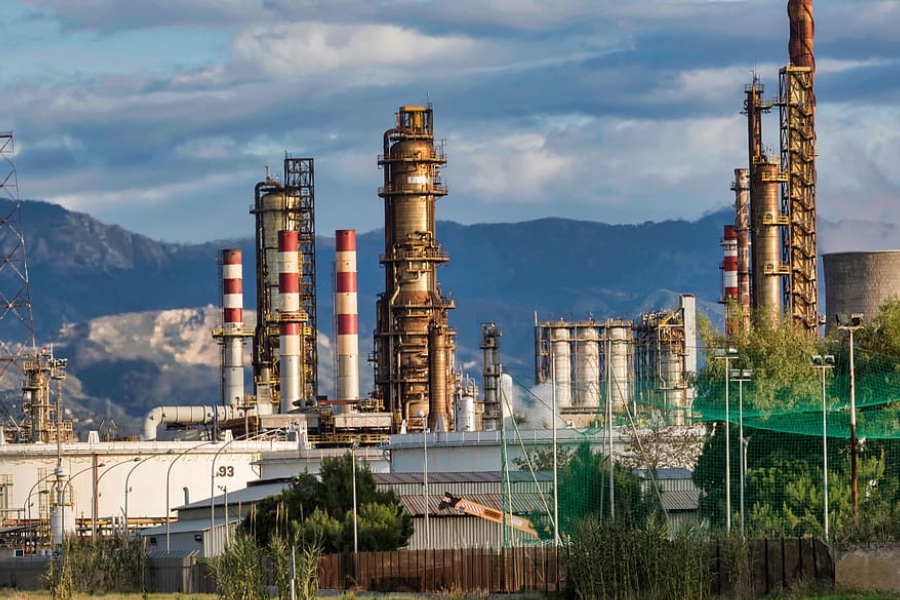 Photo of oil refinery